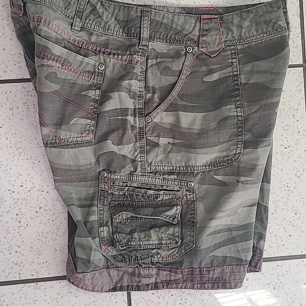 Cabela's Green Camouflage Cargo Shorts - Picture 5 of 5
